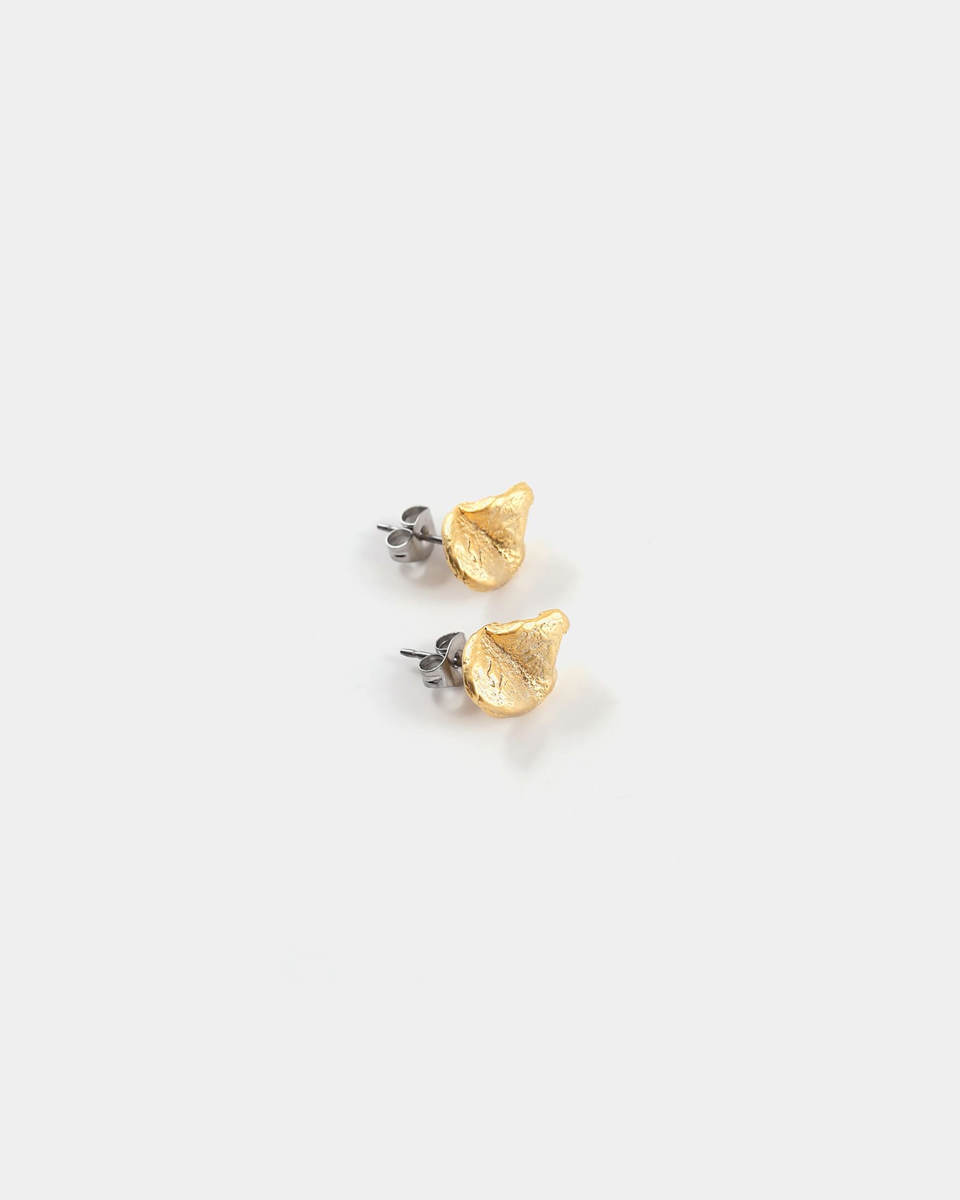 Fidis matte gold earrings