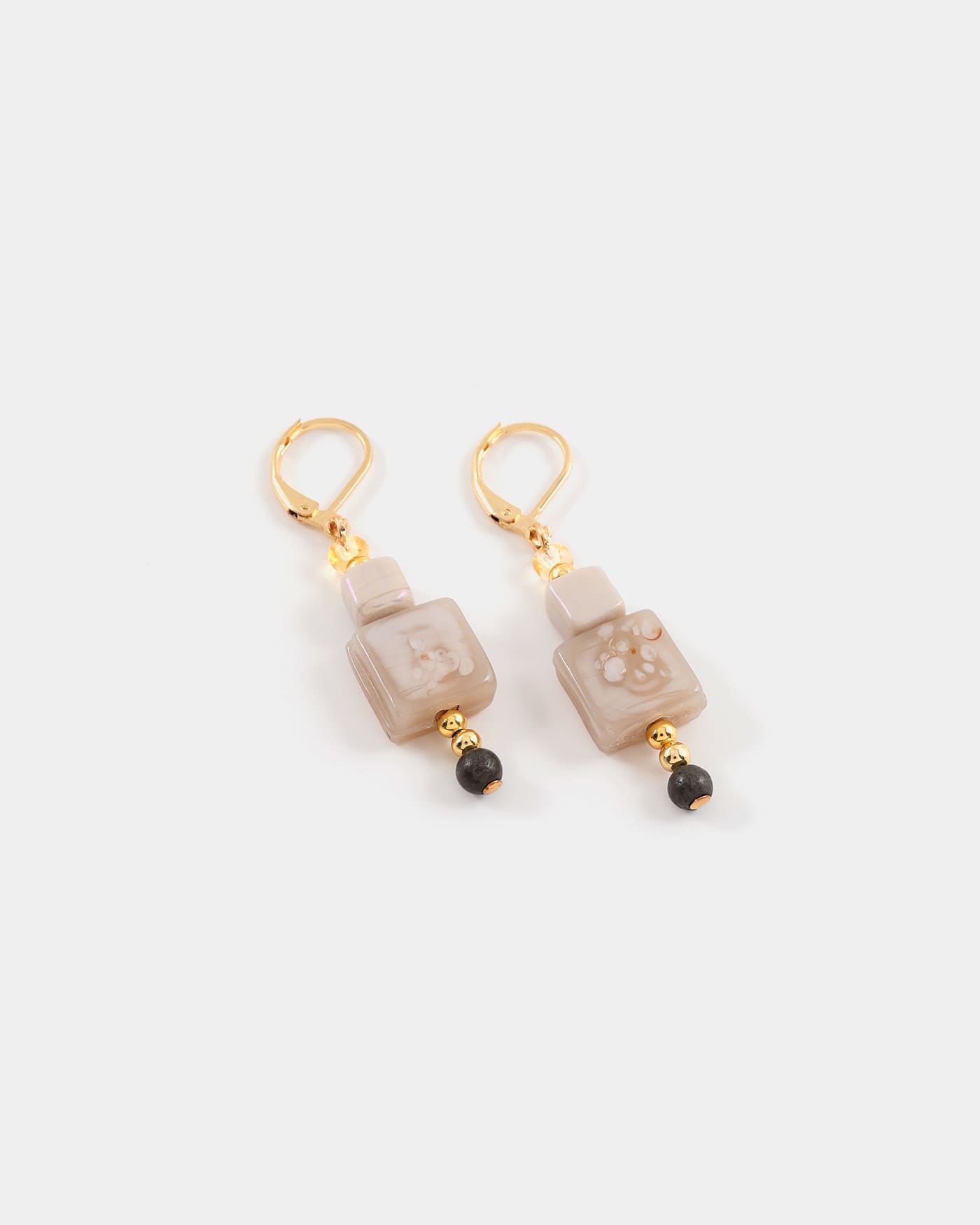 Foramen gold earrings