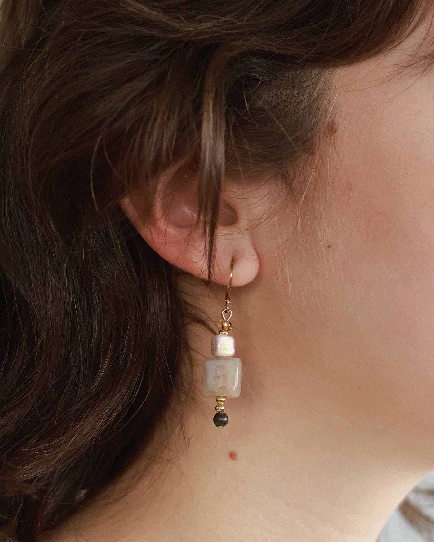Foramen gold earrings