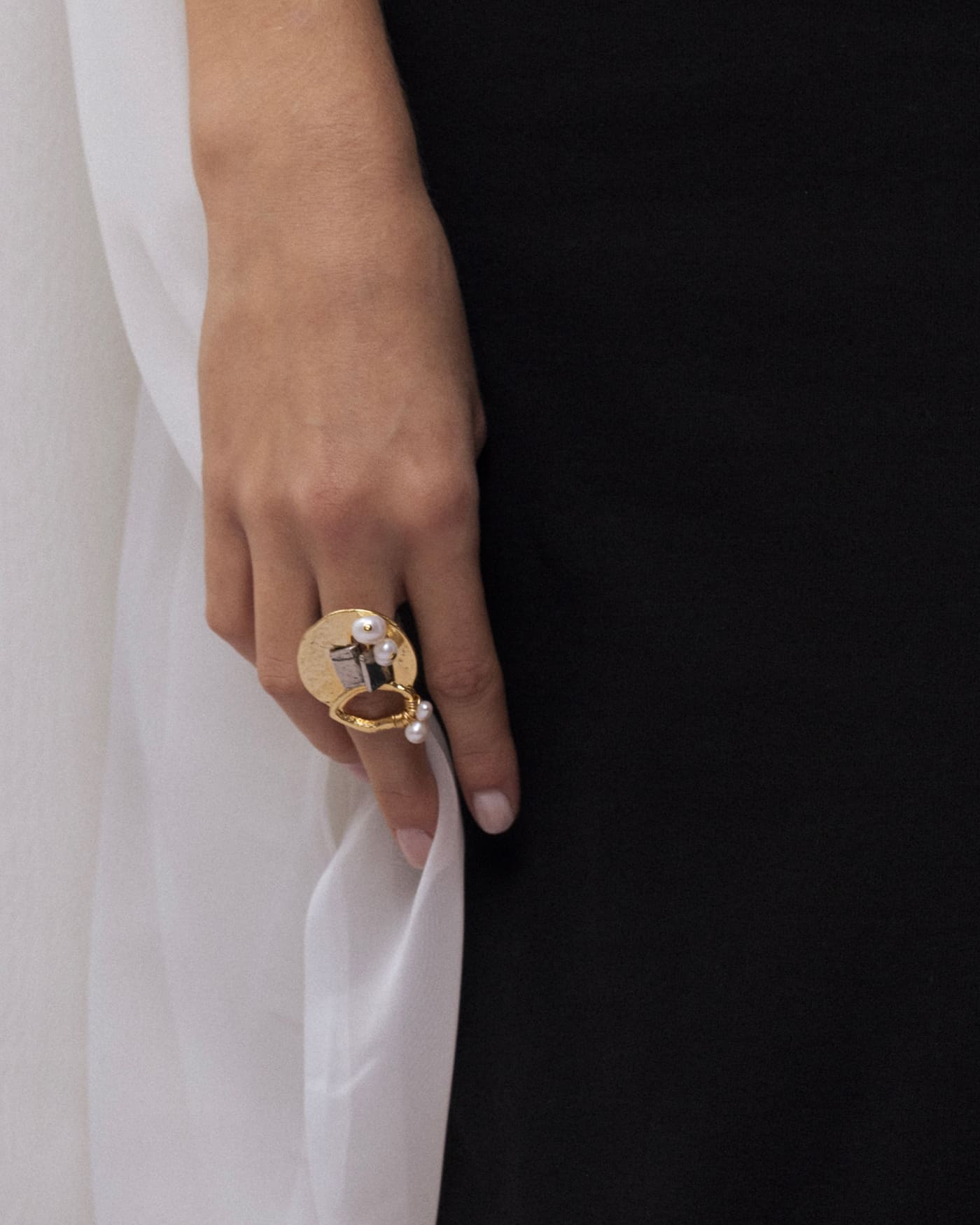 Romain Two-tone Ring